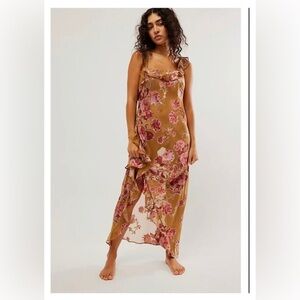 Free People bed of roses ruffled sheer slip‎ dress size medium brand new